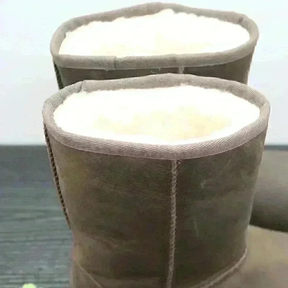 UGG Women’s Classic Brown Leather Boots - Picture 8 of 11